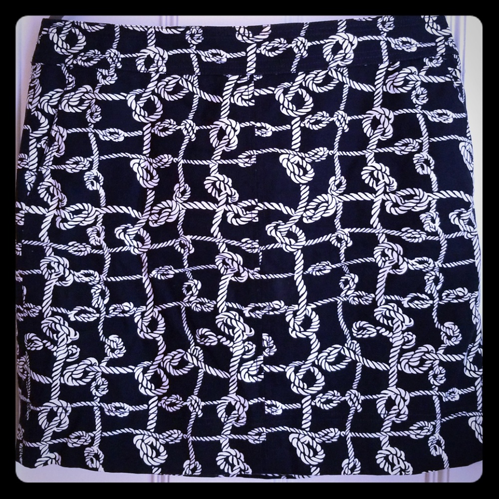 Knot a skirt.